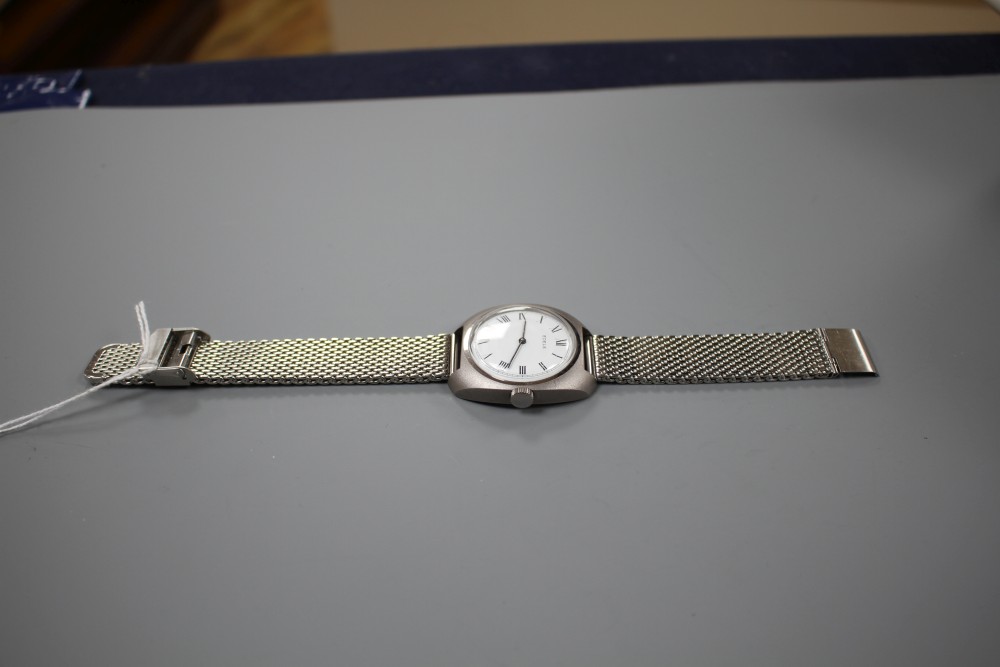 A gentlemans stainless steel Edele manual wind wrist watch, with Roman dial, on mesh link stainless steel bracelet.